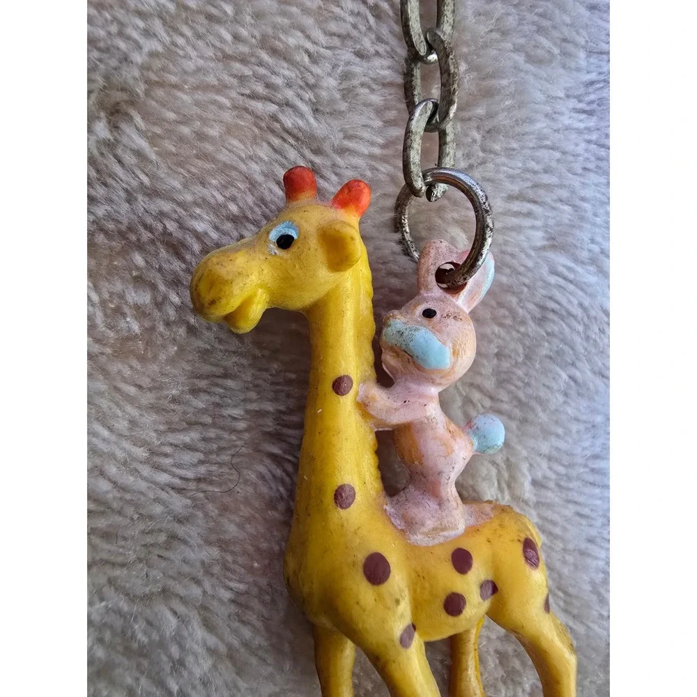 Vintage plastic giraffe and bunny keyring from Suzy's Zoo.